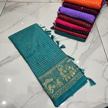 Pallakku Checked Foil Print Saree