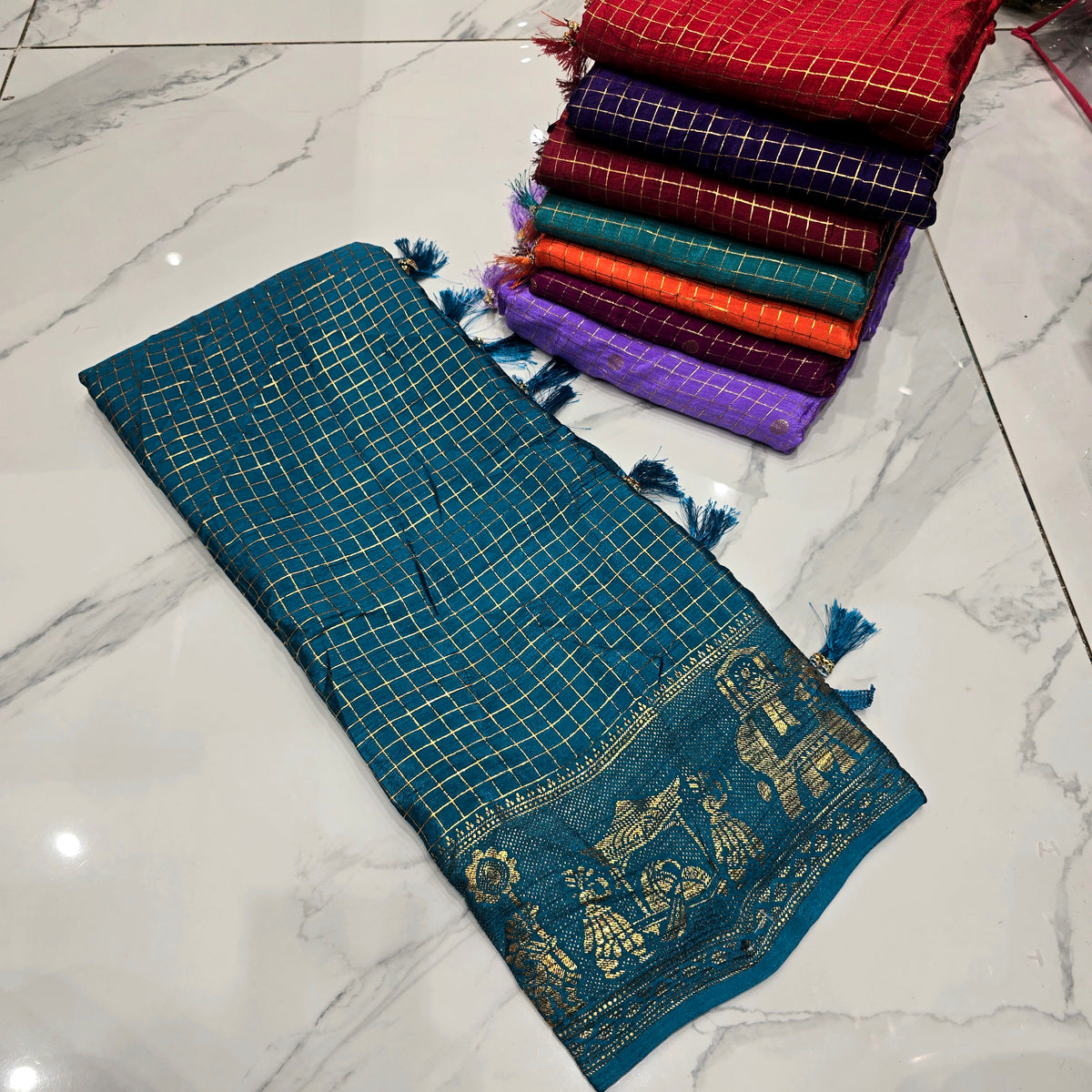 Pallakku Checked Foil Print Saree