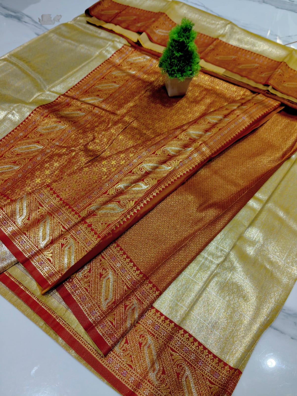 Thanga Mayil  Saree