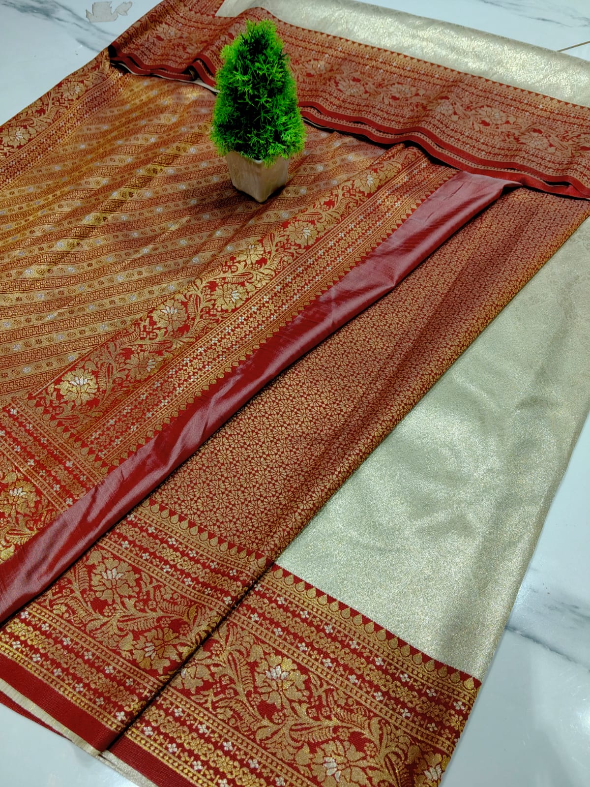 Thanga Mayil  Saree