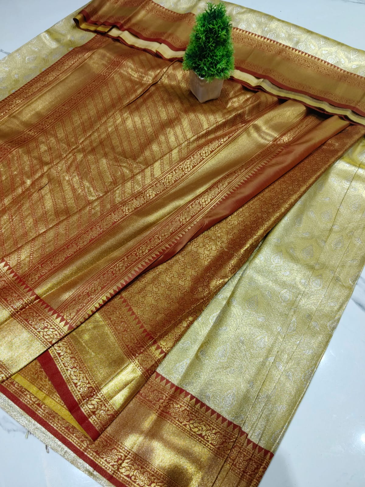Thanga Mayil  Saree
