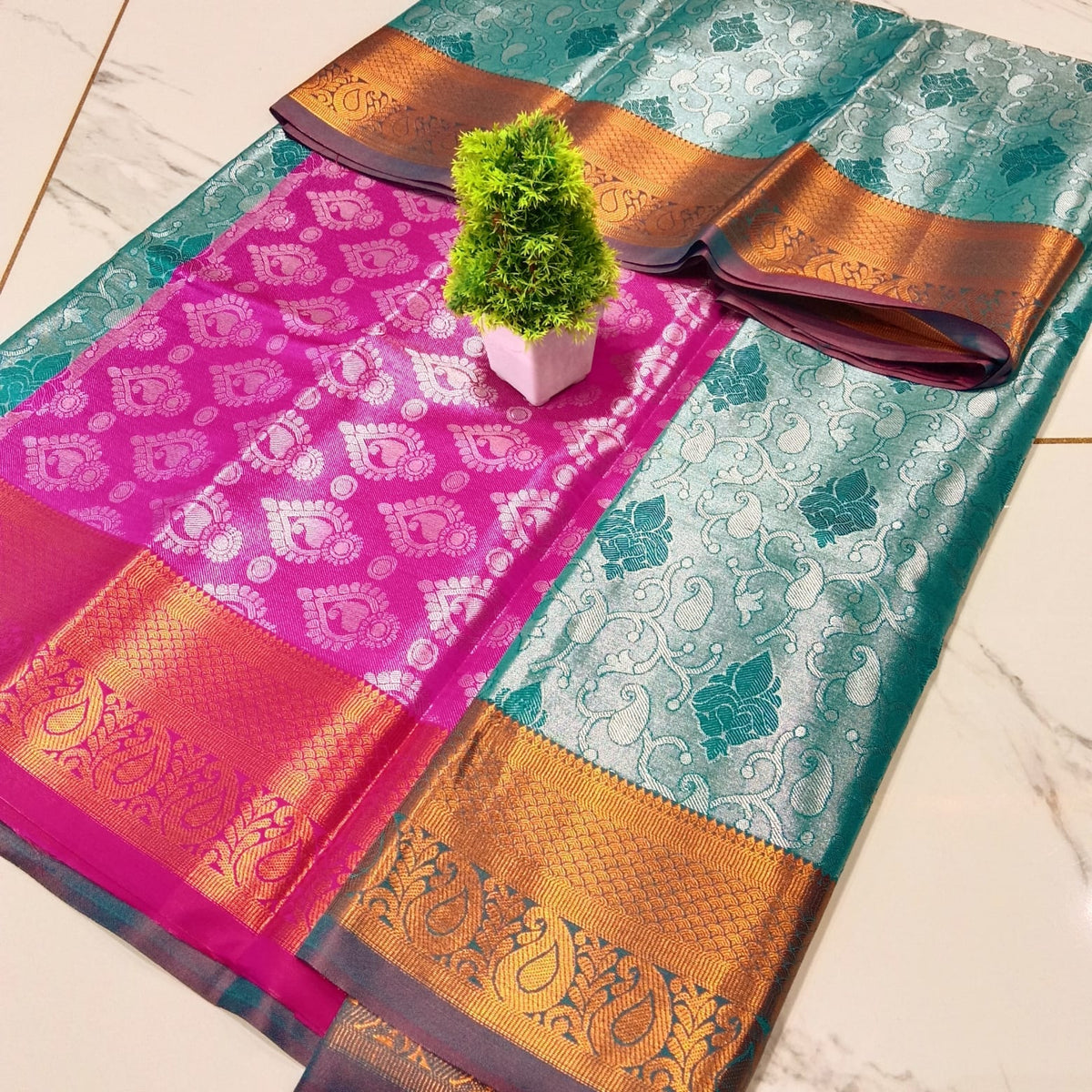 Silver Zari  Dual-Tone Contrast Soft Silk Saree