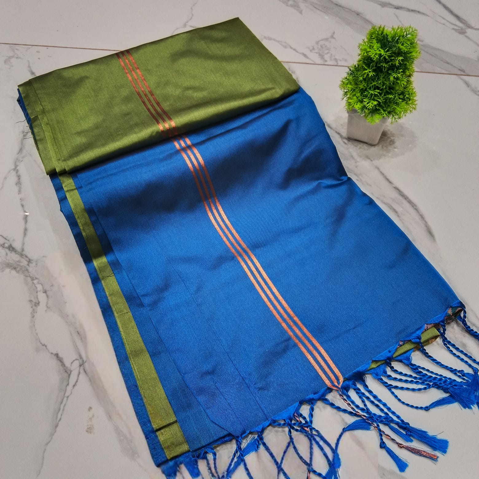 Plain Luxury Soft Silk Sarees With Jacquard blouse