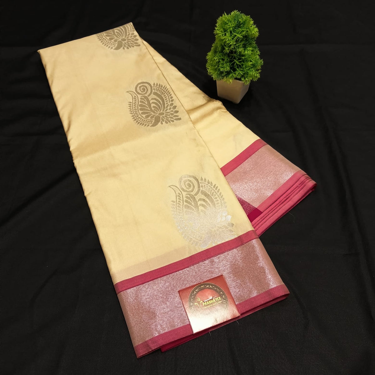 Mahalakshmi Border Saree