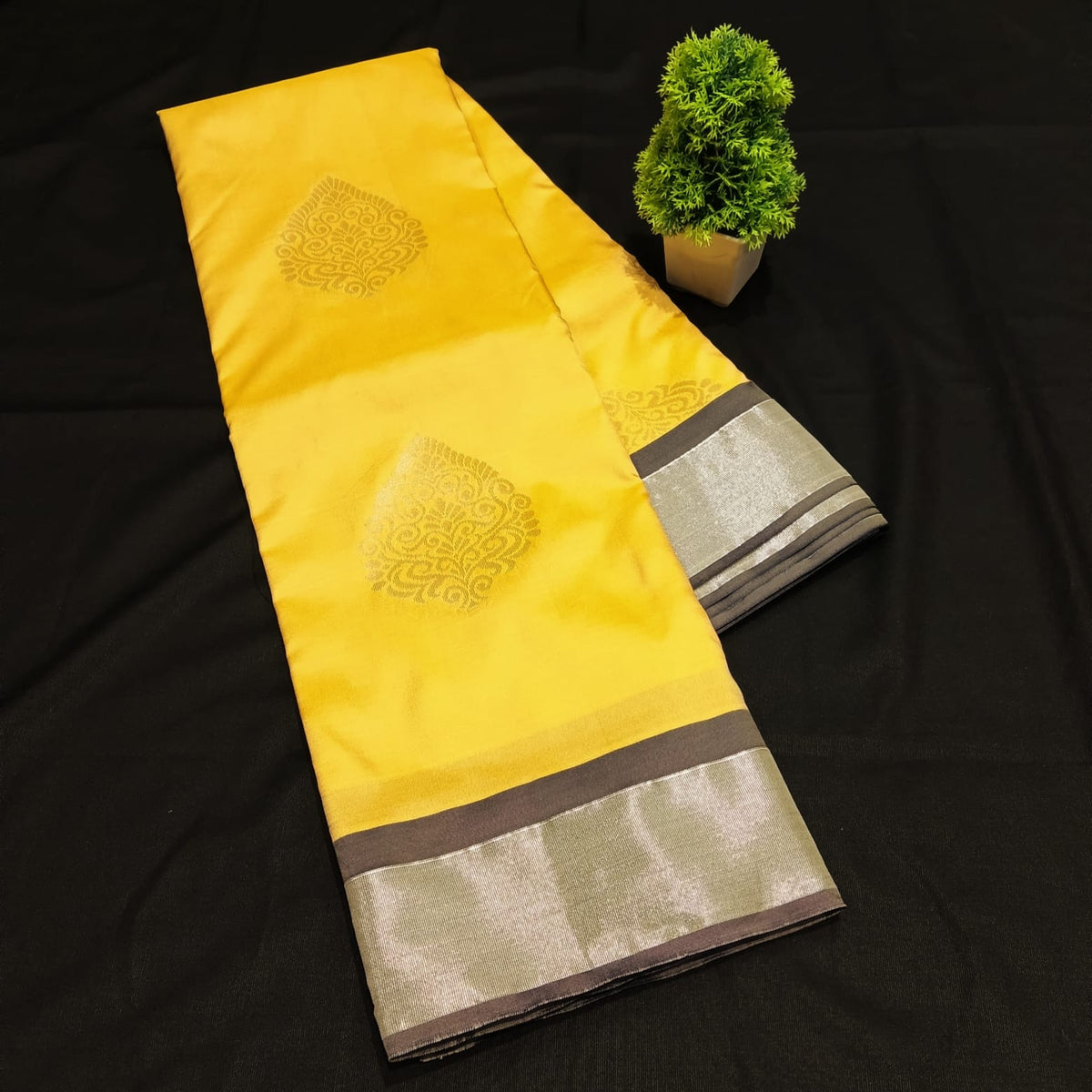 Mahalakshmi Border Saree