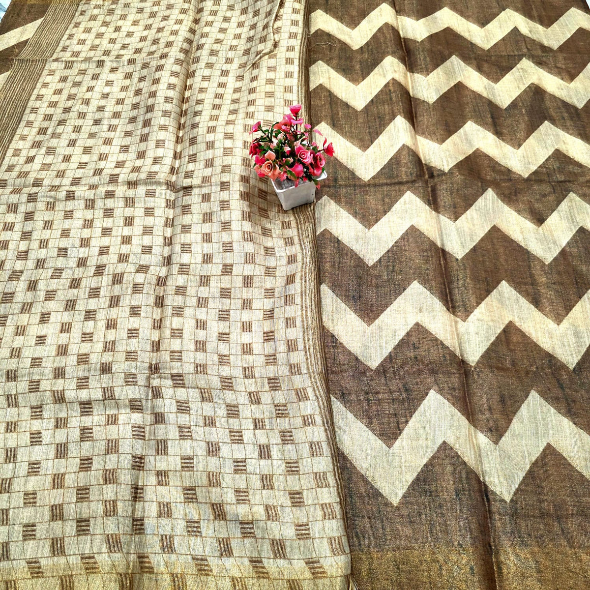 Diwali Special Checks & Zigzag Silk Saree