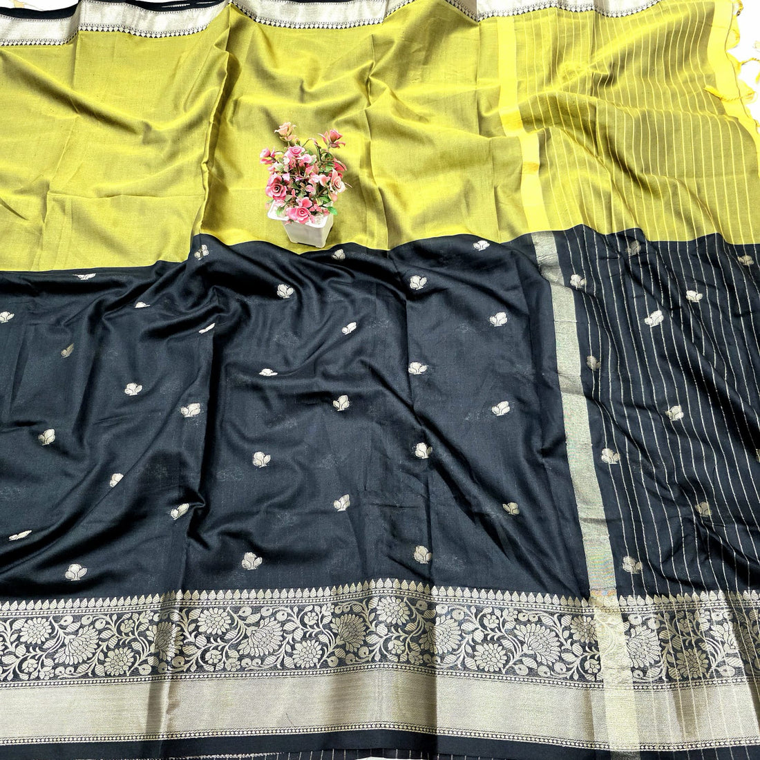 Insta Trending Kolam Silk Saree