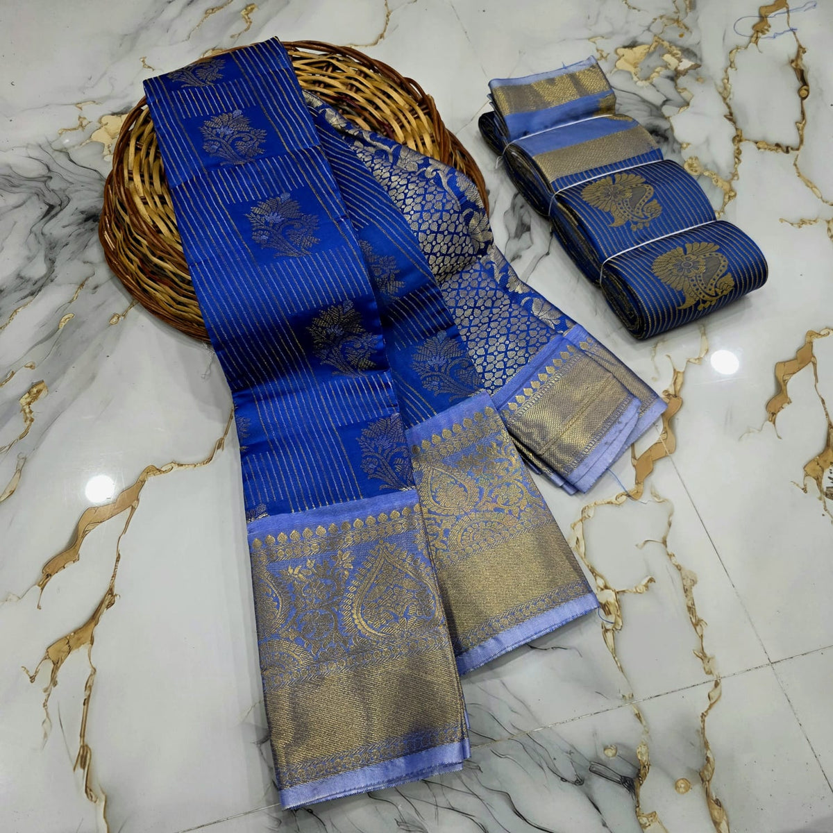 Classic Checked Vairaoosi Silk Saree ( Same Colour Only Dispatch )