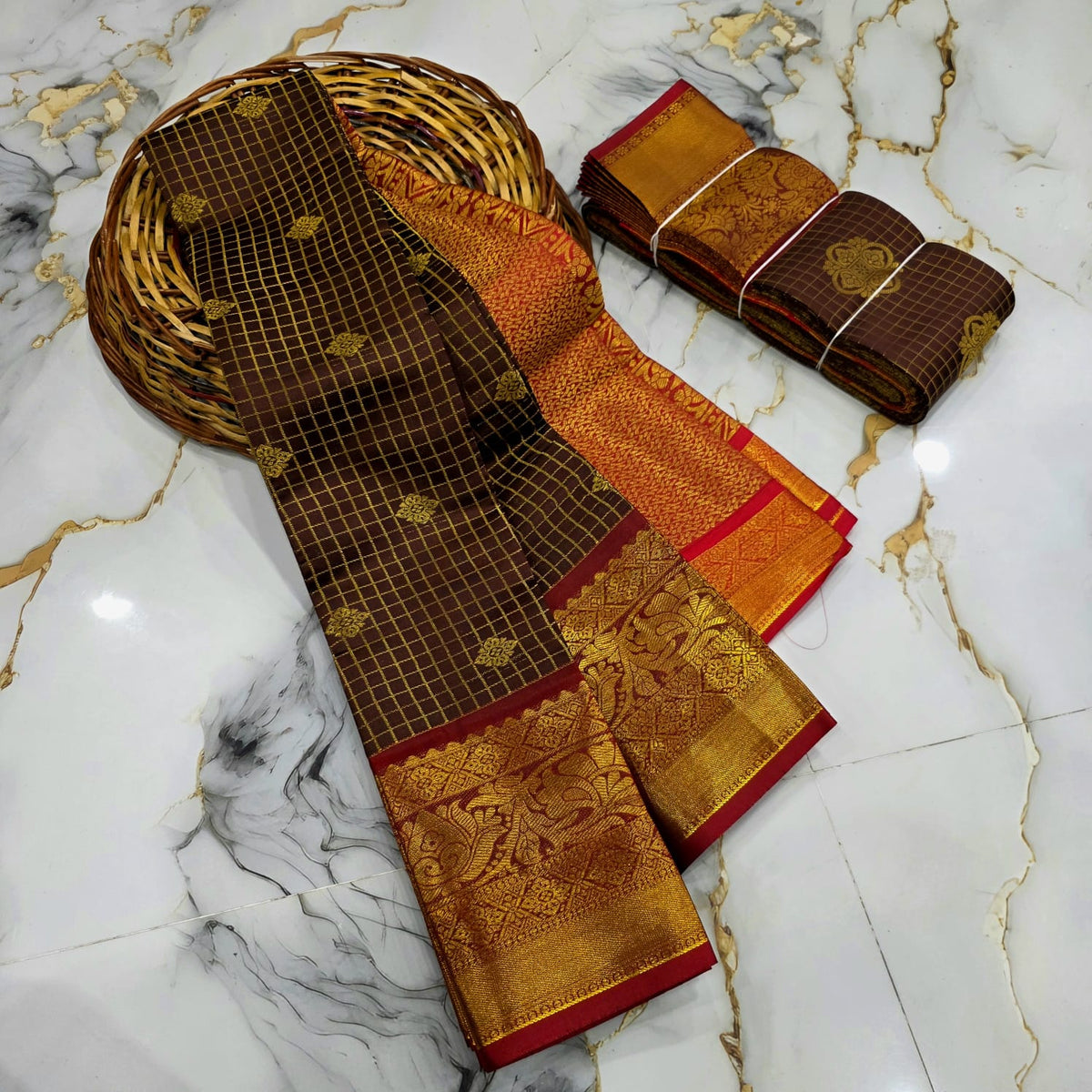 Classic Checked Vairaoosi Silk Saree ( Same Colour Only Dispatch )