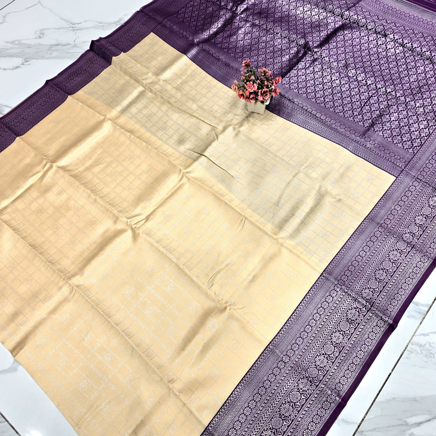 Silver Zari Check Pattern Saree