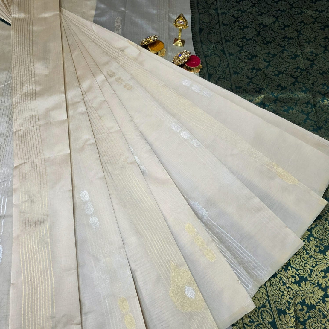 Borderless Vairaoosi Soft silk saree