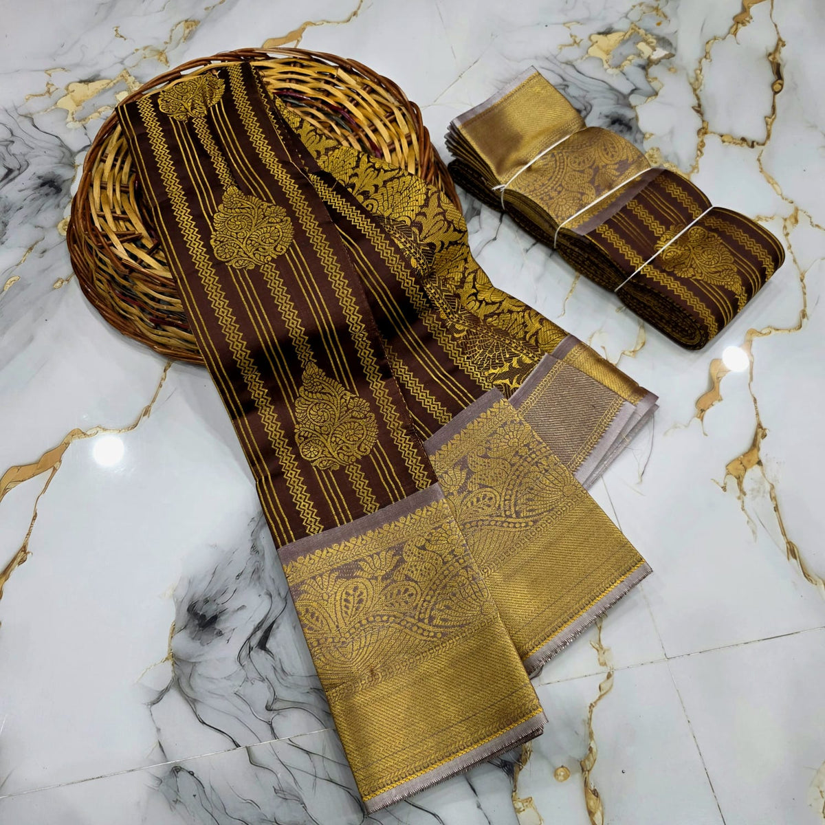 Classic Checked Vairaoosi Silk Saree ( Same Colour Only Dispatch )