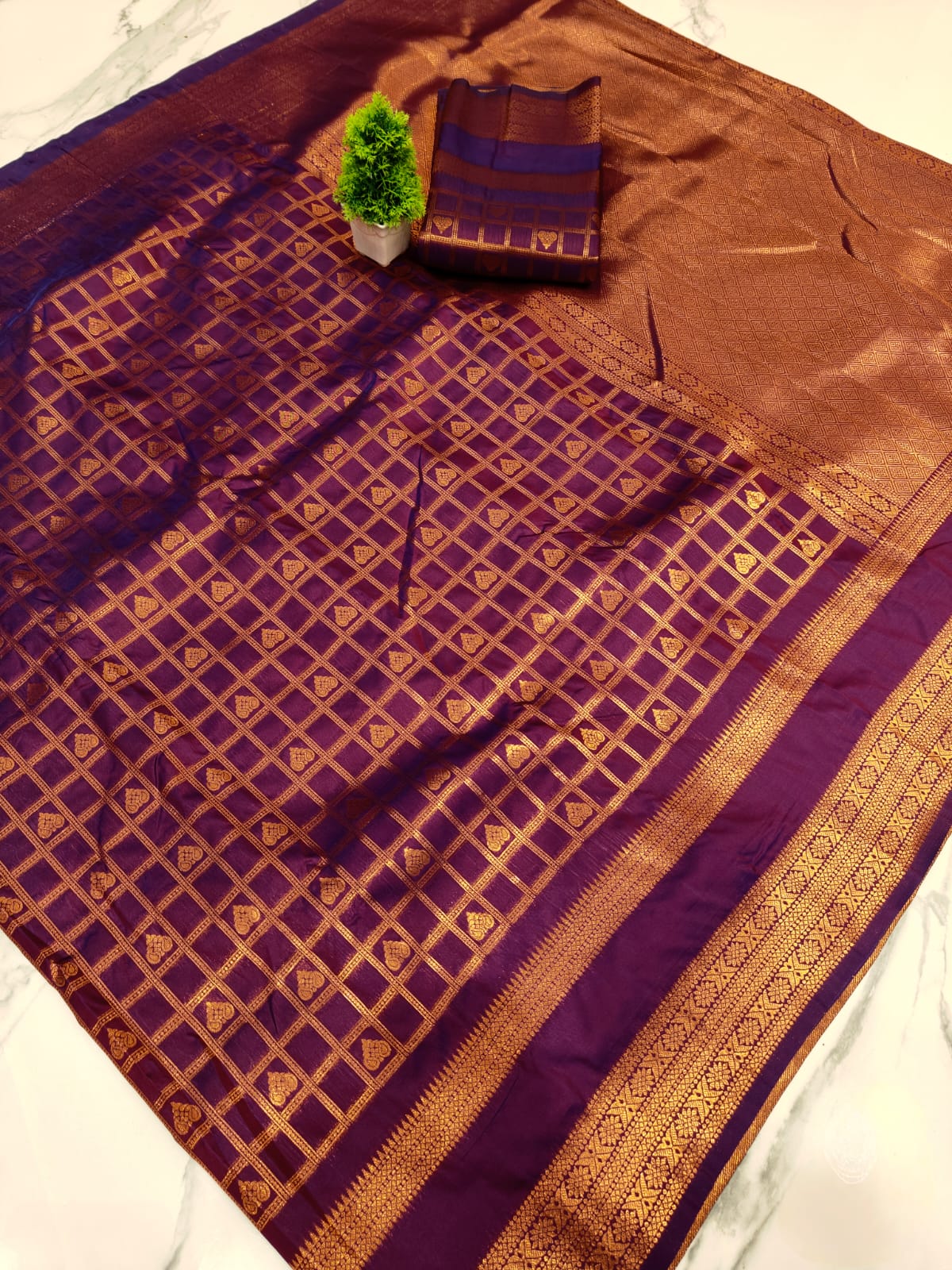 Checked Zari Pattern Soft Silk Saree