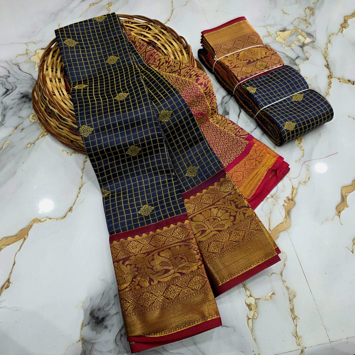 Classic Checked Vairaoosi Silk Saree ( Same Colour Only Dispatch )