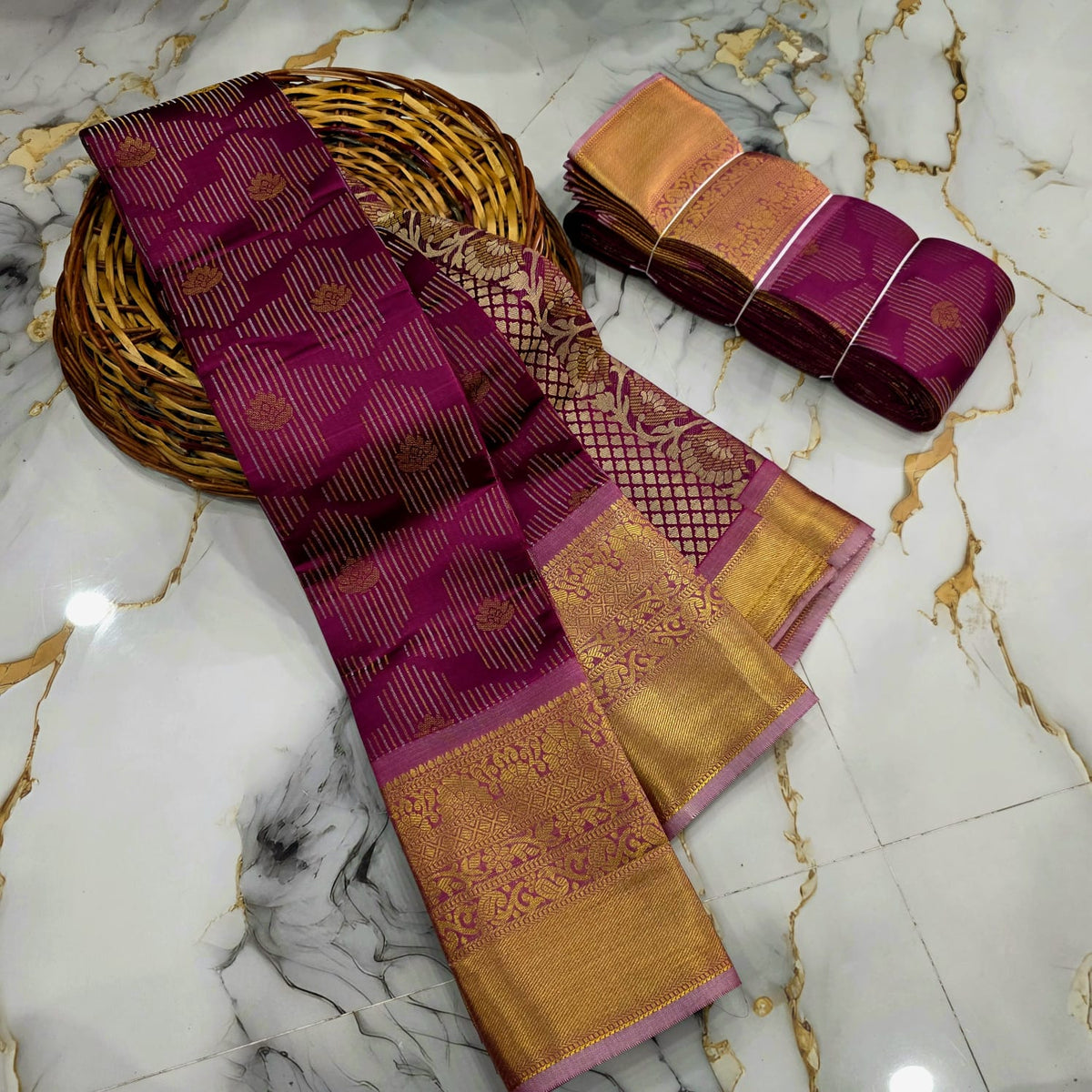 Classic Checked Vairaoosi Silk Saree ( Same Colour Only Dispatch )