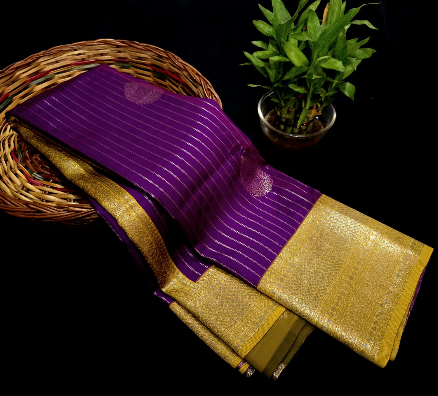 Luxury Golden Jari Vairaoosi Soft Silk