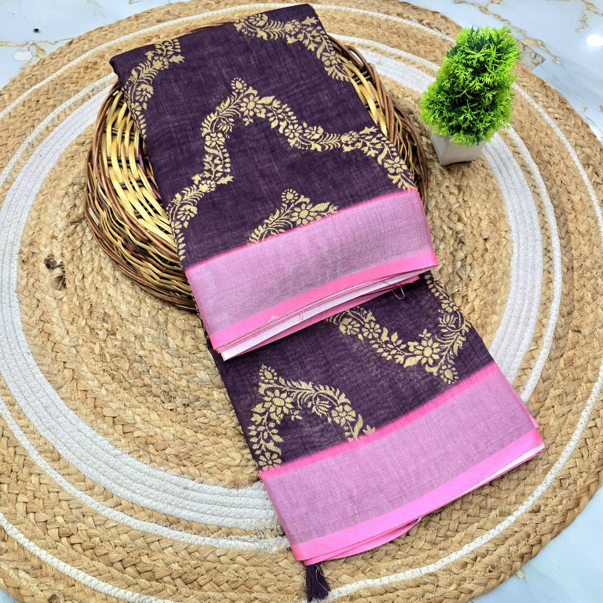 Linen Necklace Design Saree