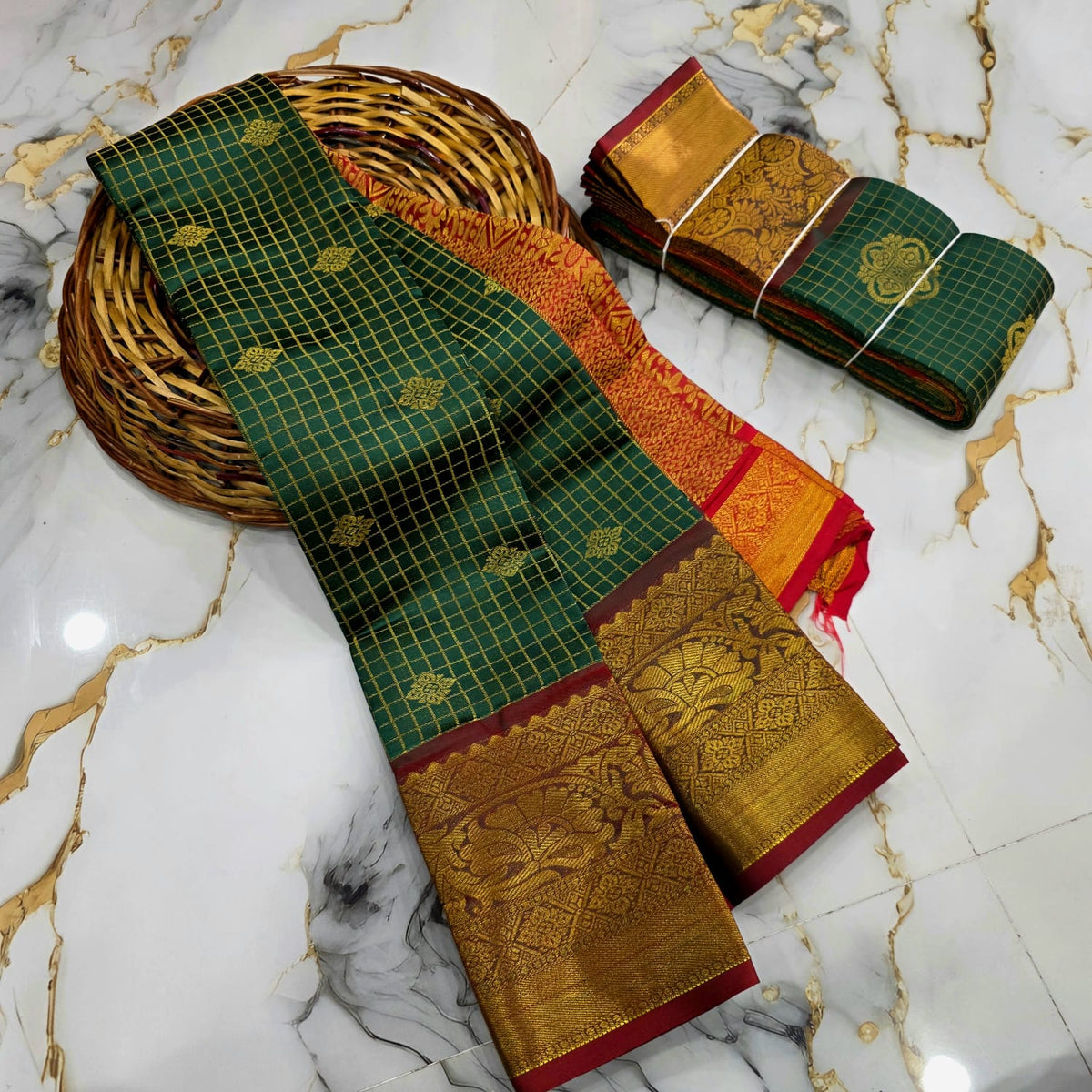 Classic Checked Vairaoosi Silk Saree ( Same Colour Only Dispatch )