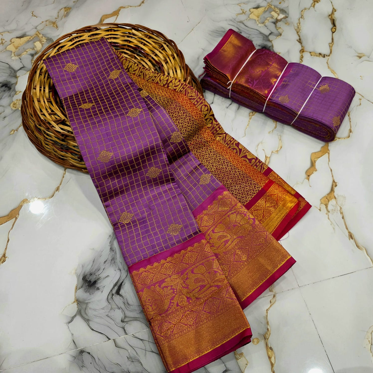Classic Checked Vairaoosi Silk Saree ( Same Colour Only Dispatch )