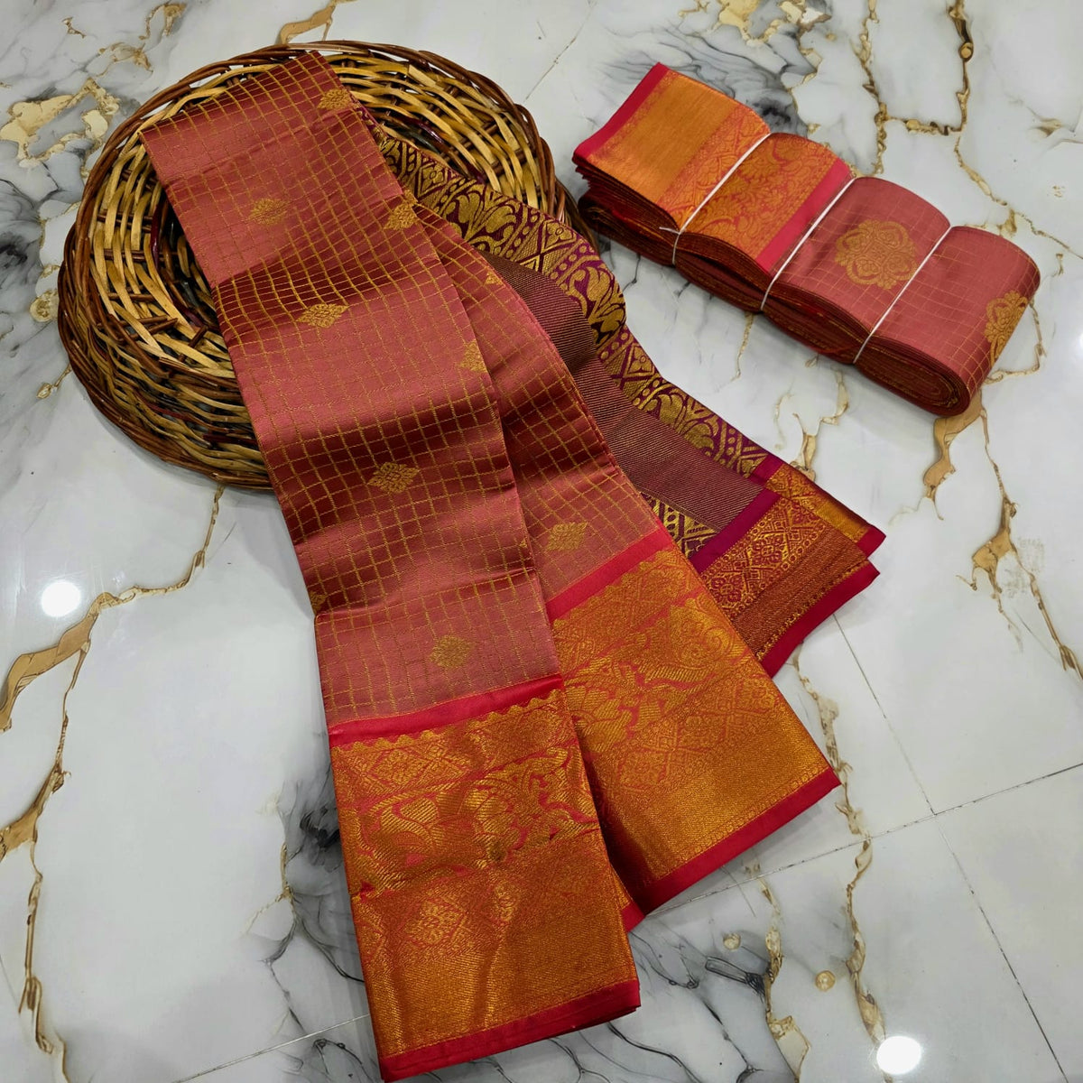 Classic Checked Vairaoosi Silk Saree ( Same Colour Only Dispatch )